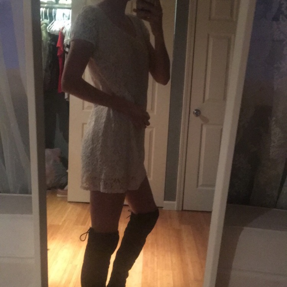 🚨 Lace dress